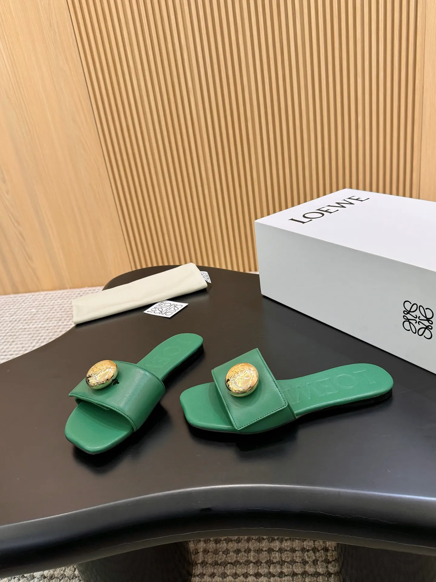 👟👟Ex-factory price 340👟👟 Clamshell box + 10 LOEWE 25th spring and summer new styles, seven colors to choose from. Code number 35-43, genuine leather bottom plus 40